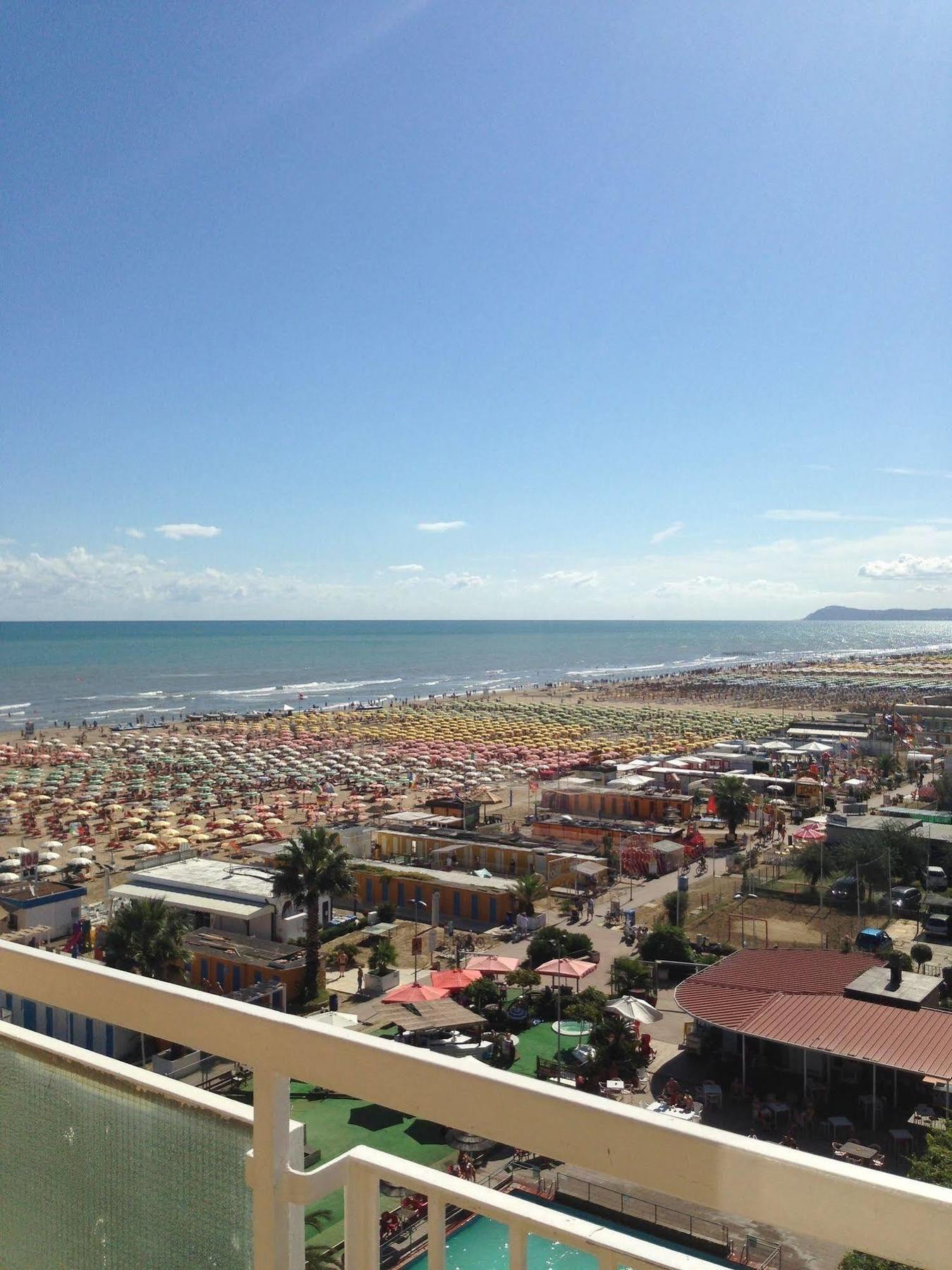 Hotel Carlton Beach Rimini Exterior foto